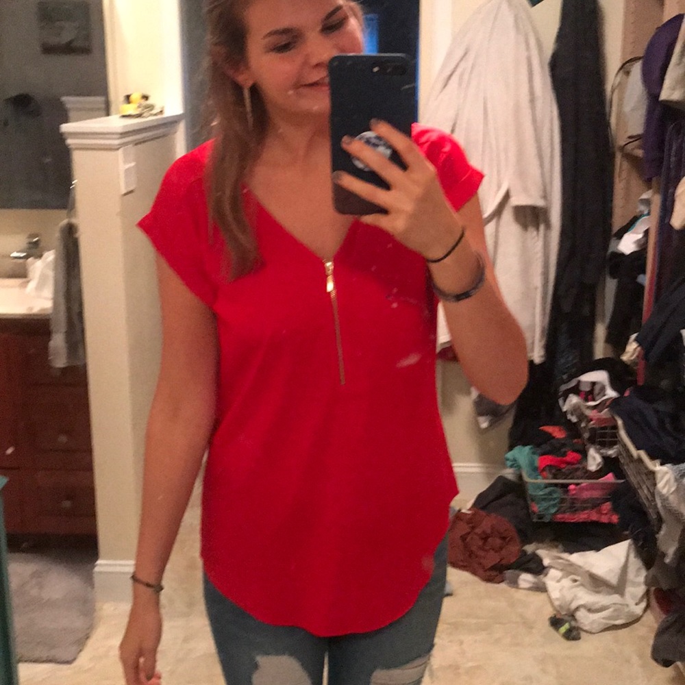 Express Medium red zip top
